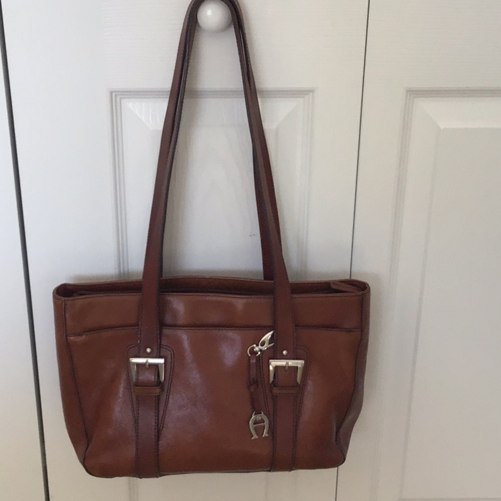 Etienne Aigner Salerno Leather Tote. Good used condition. Classic bag.